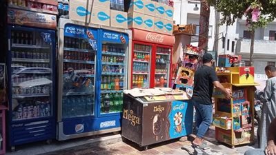 إزالة اشغالات وتعديات الباعة الجائلين على حرم الطريق بمركز أبوتيج وحي شرق أسيوط 