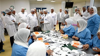 نائب رئيس مجلس الوزراء للتنمية الصناعية وزير الصناعة والنقل يتفقد مدينة الجلود بالروبيكي ومصنعين متخصصين في الصناعات الدوائية والغذائية بالمنطقة الصناعية بمدينة بدر 
