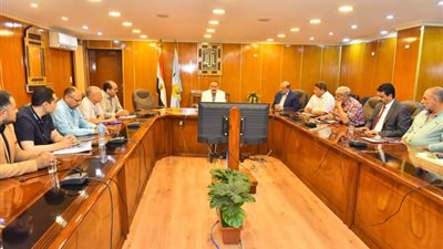 أبوالنصر يوجه بسرعة ترخيص قاعات الأفراح والمحال التجارية على ترعة الإبراهيمية بحى غرب ومركز أسيوط 
