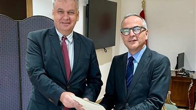 السفير الألماني الجديد  يورجن شولتس. يقديم نسخة من أوراق اعتماده إلى السفير أشرف الديب 