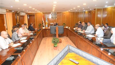 محافظ أسيوط يوجه بإستغلال أراضى مزارع المحافظة والمجازر الجديدة 
