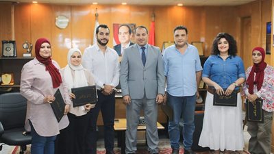 رئيس المؤسسة العلاجية يكرم فريق مكافحة العدوى بمستشفى مبرة مصر القديمة 