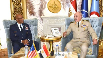 الفريق أحمد خليفة رئيس أركان حرب القوات المسلحة يلتقى رئيس هيئة الأركان المشتركة الأمريكية