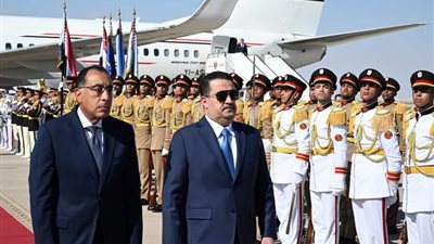 رئيس الوزراء يستقبل رئيس الوزراء العراقي بمطار العلمين الدولي 