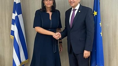 السفير المصرى فى اليونان يلتقي مع وزيرة العمل والتأمينات الاجتماعية