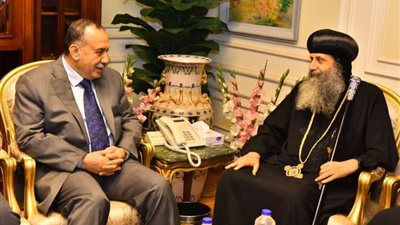 محافظ أسيوط يستقبل الأنبا بيجول أسقف الدير المحرق لتقديم التهنئة على ثقة الرئيس السيسي 