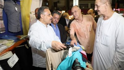 محافظ الشرقية يفتتح معارض (أهلاً مدارس) بمدينة الزقازيق 