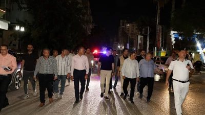 محافظ الشرقية يُفاجئ شوارع ليلاً مدينة الزقازيق ويأمر بمراجعة وصلات الكهرباء الخاصه بأكشاك شارع الجلاء 