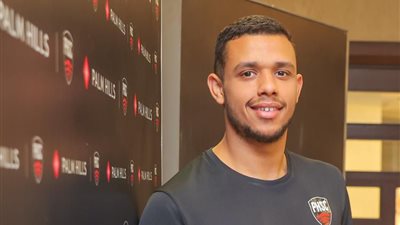 لاعب بالم هيلز مصطفى عسل يتوج ببطولة مصر الدولية للإسكواش 