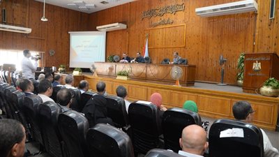 محافظ أسيوط يلتقي مديري المدارس والإدارات التعليمية وموجهي العموم بالمراكز والأحياء استعداداً للعام الدراسي الجديد