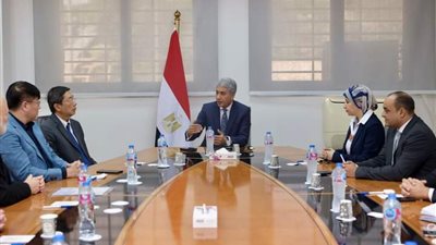 وزير السياحة والآثار يلتقي بسفير سنغافورة بالقاهرة والرئيس التنفيذي للشركة المنظمة لمعرض رمسيس وذهب الفراعنة
