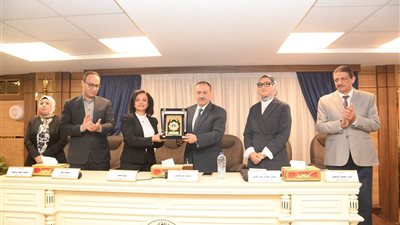 محافظ أسيوط يشهد مؤتمر إعلان المشروعات الفائزة في المبادرة الوطنية للمشروعات الخضراء الذكية لمحافظات وسط الصعيد 