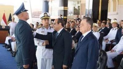 الرئيس المصري يمنح وسامًا لضابط شرطة من كازاخستان