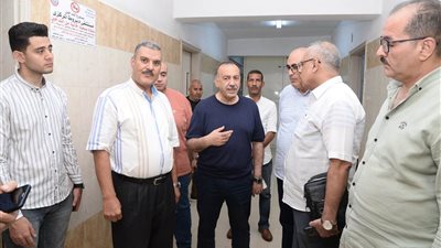 محافظ أسيوط يفاجئ مستشفى ديروط المركزي 