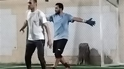 خالد حمدي وهشام المهدي نجمي الشوط الاول في بطوله الجاليات بالنادي المصري بدبي