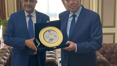 سفير كازاخستان  بمصر يلتقى مع  رئيس مجلس إدارة شركة المقاولون العرب