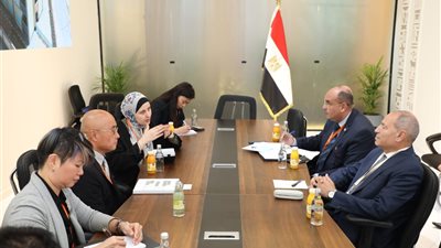 صور. «صابر» يلتقي نائب المدير التنفيذى لمركز المدن القابلة للعيش بسنغافورة