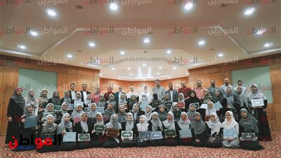 صور . . مستشارة شيخ الأزهر لشؤون الوافدين تكرم المشاركين في حفل الخريجين 