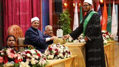 صور.. «رئيس جامعة الأزهر» يكرم خريجي الأزهر التايلانديين
