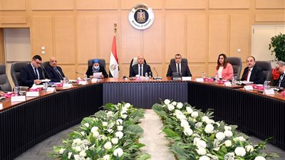 نائب رئيس مجلس الوزراء للتنمية الصناعية وزير الصناعة والنقل يترأس الاجتماع الثامن للمجموعة الوزارية للتنمية الصناعية