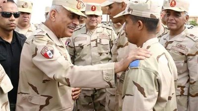 القائد العام للقوات المسلحة وزير الدفاع والإنتاج الحربى يتفقد عدد من مراكز تدريب إعداد وتأهيل المجندين بالقوات المسلحة