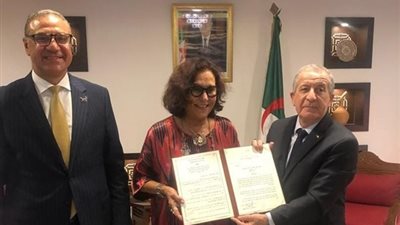 السفير المصري بالجزائر يلتقي مع وزير السياحة والصناعات التقليدية الجزائري