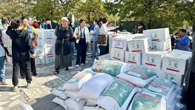 مركز الملك سلمان للإغاثة يوزّع مساعدات وسلال غذائية وتمور في قيرغيزستان