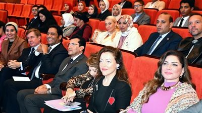 وزير الشباب والرياضة يُشارك في جلسة حوارية حول تمكين المرأة رياضيًا وشبابيًا بحضور سفير اليونسكو