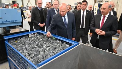 نائب رئيس مجلس الوزراء للتنمية الصناعية وزير الصناعة والنقل يفتتح خط إنتاج اكشاك الكهرباء المدمجة المخصصة للتصدير بمصنع شركة ABB وخط الطلاء الكهربائي الحديث بمصنع الشركة العالمية للأدوات الصحية 