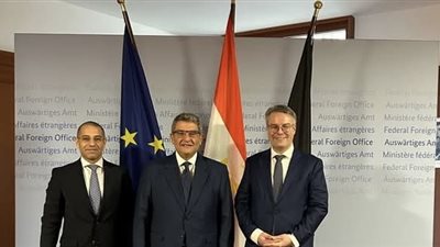 السفير المصري في ألمانيا يلتقي مع وزير الدولة بوزارة الخارجية الألمانية
