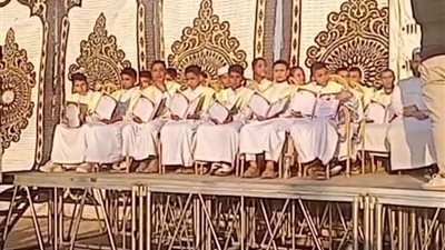مركز الرحمن لعلوم القرآن بالصف ينظم حفلا لتخرج الدفعة الثالثة من حفظة كتاب الله والحضور يتبرعون بـ 4 عمرات للخريجين