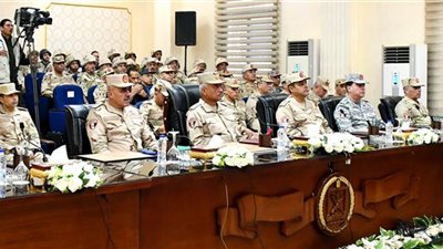 الفريق أول عبدالمجيد صقر القائد العام للقوات المسلحة وزير الدفاع والإنتاج الحربى يشهد المرحلة الرئيسية لمشروع مراكز القيادة التعبوى الذى تنفذه المنطقة الجنوبية العسكرية