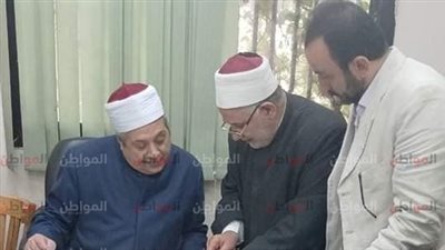 صور.. «رئيس قطاع المعاهد الأزهرية» يتابع اختبارات المتقدمين لفتح مكاتب أهلية 