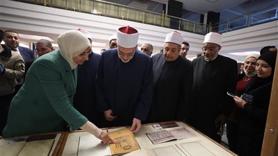 على هامش احتفال الأزهر بيوم اللغة العربية..«الضويني» يفتتح معرضا للفنون التشكيلية والخط العربي