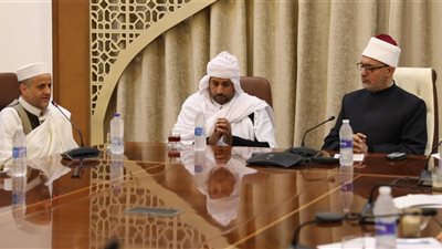 صور .. مفتي الجمهورية يستقبل وفدًا من المنظمة العالمية لخريجي الأزهر بليبيا