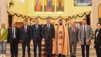 محافظ الإسكندرية يزور الكنيسة الكاثوليكية لتهنئة الأقباط بعيد الميلاد 