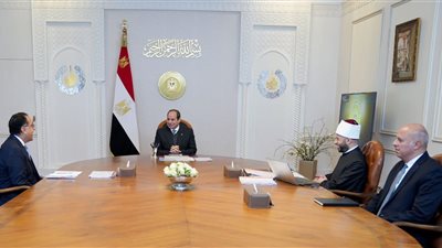 السيسي يجتمع برئيس مجلس الوزراء ووزير الأوقاف