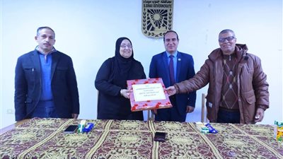 تحتفل بيوم الوفاء وتكريم عدد ممن بلغ سن التقاعد 