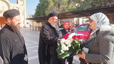صور .. مديرة «القاهرة الجديدة التعليمية» تزوركنيسة السيدة العذراء بـ«القطامية»