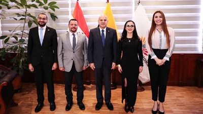 سفير مصر في كيتو يلتقي رئيسة البرلمان الإكوادوري