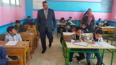 رئيس مدينة نويبع يتابع لجان امتحانات الترم الاول للعام الدراسي 2025/2024 وا للإطمئنان على سير الإمتحانات