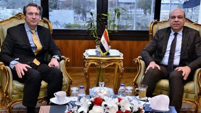 وزير الطيران المدني يستقبل المدير التنفيذى للبنك الأوروبي لإعمار وتنمية منطقة جنوب وشرق البحر المتوسط لبحث سبل التعاون المشترك 