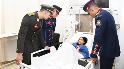 القوات المسلحة تنظم زيارة لعدد من طلبة الأكاديمية العسكرية المصرية والكليات العسكرية لمستشفى أهل مصر لعلاج الحروق