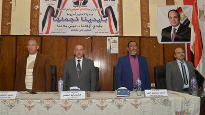 محافظ أسيوط يدشن مبادرة بذرة أمل  مستقبل أفضل بالجهد والعمل لطلاب التعليم الفني بمسرح مدرسة خديجة يوسف 