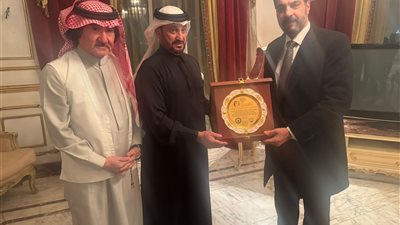 الأمين العام للجمعية النرويجية يُكرم رجل الأعمال السعودي أحمد العبيكان على مجمل أعماله الإنسانية