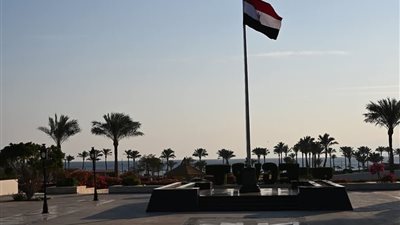 محافظ جنوب سيناء يتفقد ساحة العلم بطابا استعدادًا للاحتفال بالعيد القومي
