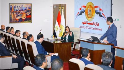 وزيرة التنمية المحلية تعقد حواراً مفتوحاً بمقر الوزارة مع خريجي الجزء الثاني لبرنامج 
