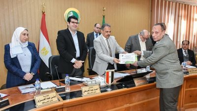 محافظ الشرقية يترأس إجتماع المجلس التنفيذي ويقدم التهنئة لرئيس الجمهورية بمناسبة الذكري الـ 73