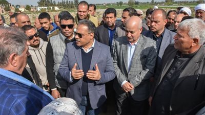 محافظ الشرقية يستجيب  لمطلب الأهالي بأبو حماد بتمهيد ورفع كفاءة الطريق المؤدي للقرية  