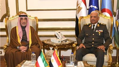 الفريق أول عبد المجيد صقر القائد العام للقوات المسلحة وزير الدفاع والإنتاج الحربى يلتقى النائب الأول لرئيس مجلس الوزراء ووزير الدفاع ووزير الداخلية الكويتى